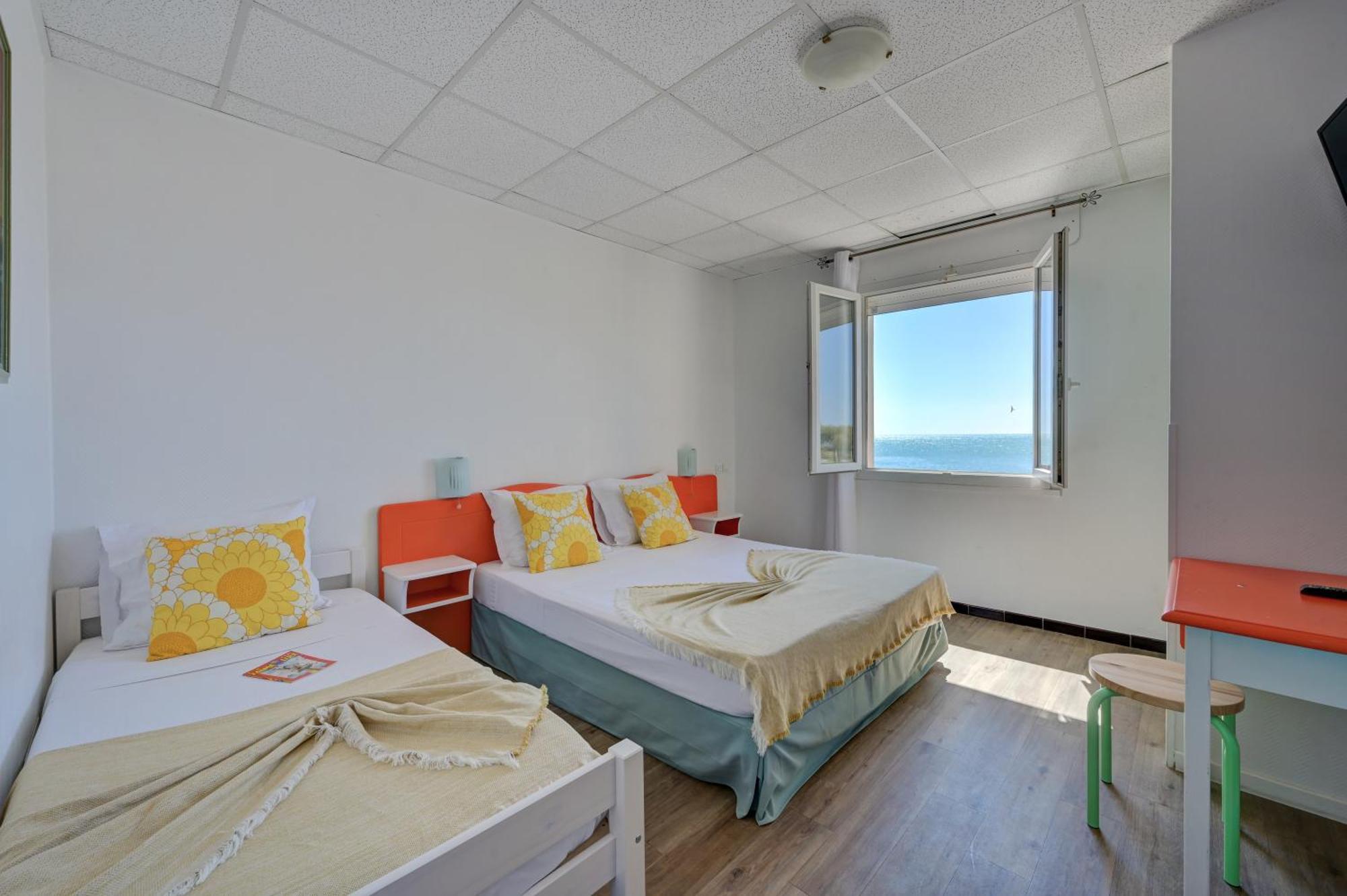 Hotel Camille Сент-Мари-де-ла-Мер Экстерьер фото