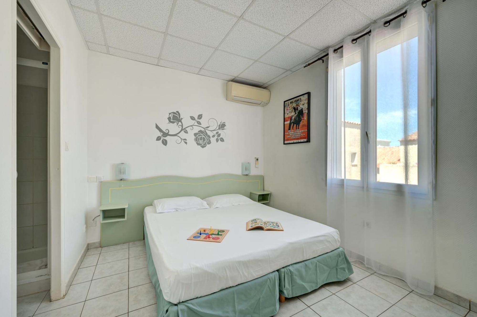 Hotel Camille Сент-Мари-де-ла-Мер Экстерьер фото